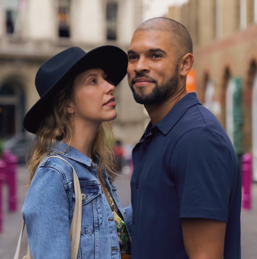 Lifestyle photo explorer couple